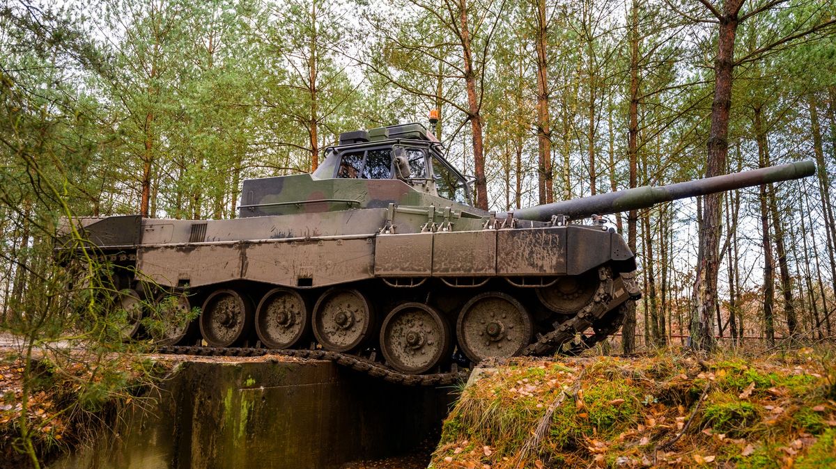Polsko požádá Němce o souhlas se zasláním tanků Leopard Ukrajině